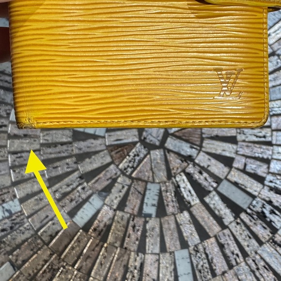 $$ Drop!LouisVuitton Epi Wallet Yellow. Please see pics for complete description - Picture 5 of 16